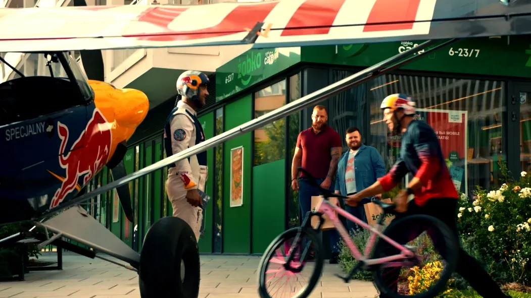 Mobilna Telewizja: Red Bull Mobile w sklepach Żabka z darmową przekąską Haps!