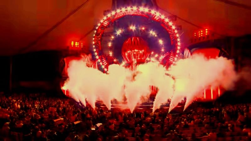 Martyna Jakubowicz: Kopulujące panie z dużymi dekoltami na dmuchanych piłkach czyli Top of the Top Sopot Festival