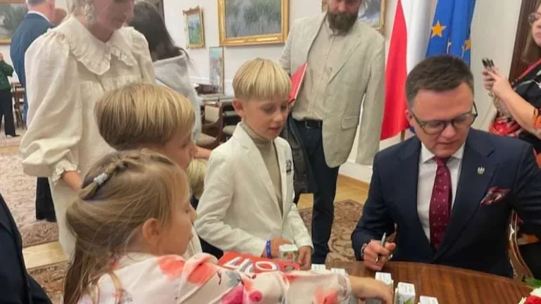 Fundacja Dorastaj z Nami Szymon Hołownia