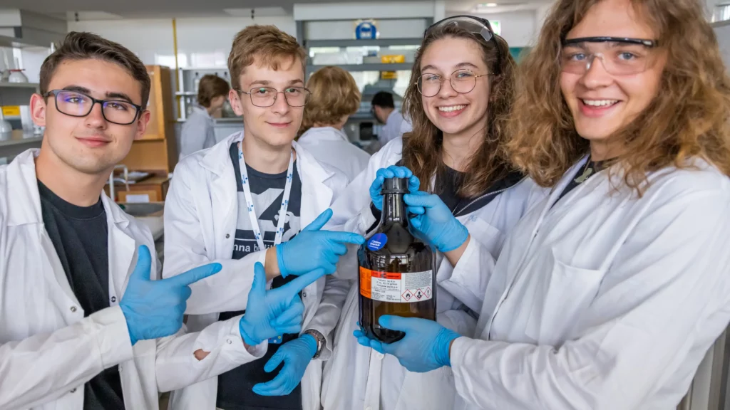 Adamed SmartUp 2025 obóz naukowy