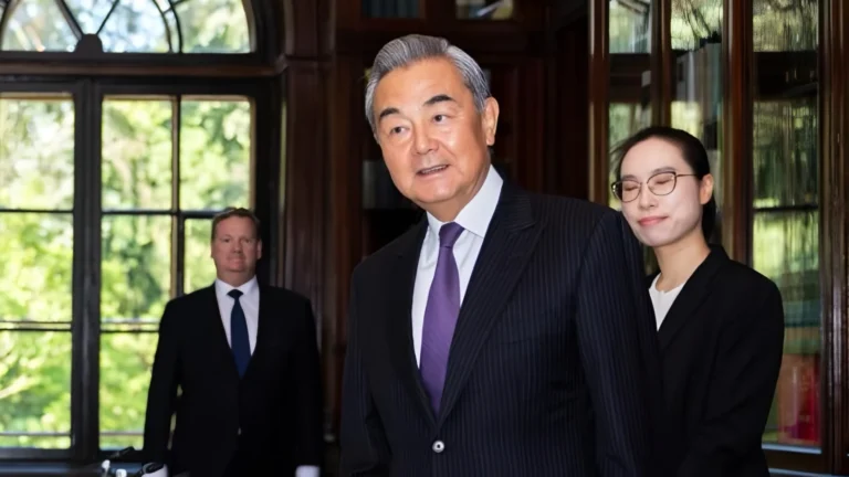 Wang Yi w Polsce – uciekające kurczaki, zamiast świętego spokoju na granicy?