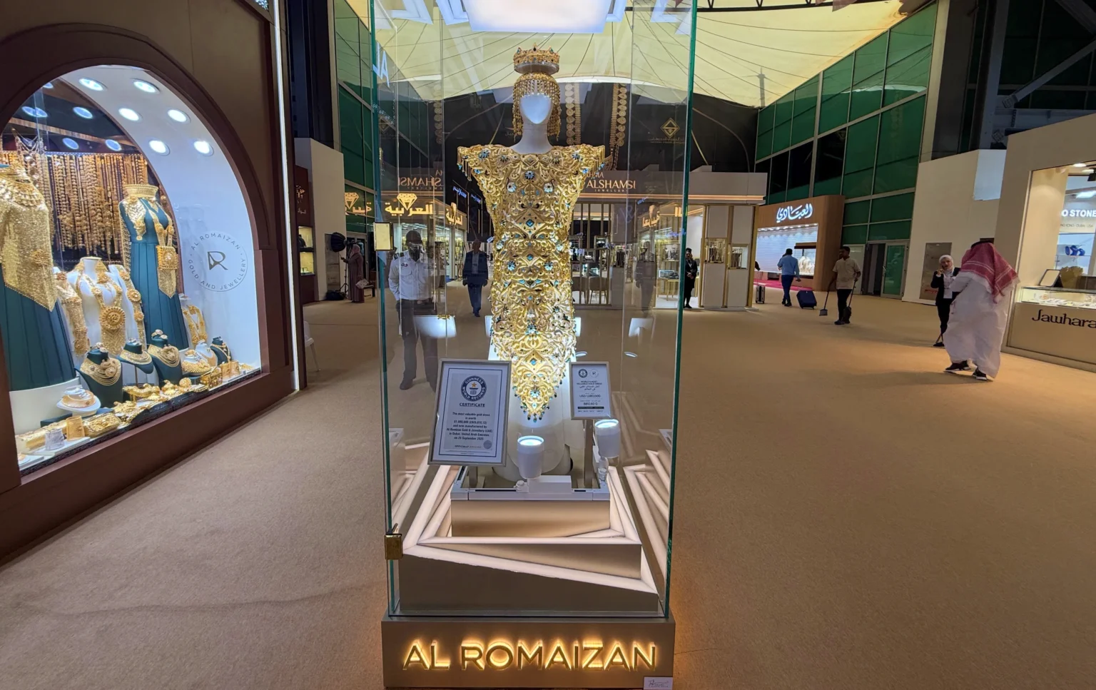 "Dubai Dress", 10 kg złota i rekord Guinnessa. 56th Watch & Jewellery Middle East Show w Sharjah
