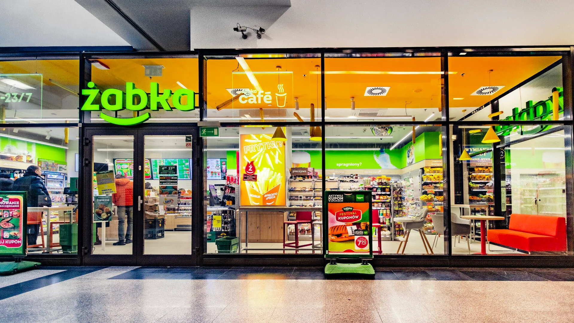 Alimentation Couche-Tard zawarła umowę w sprawie nabycia kontrolnego pakietu akcji Grupy Żabka i ogłasza dobrowolne wezwanie